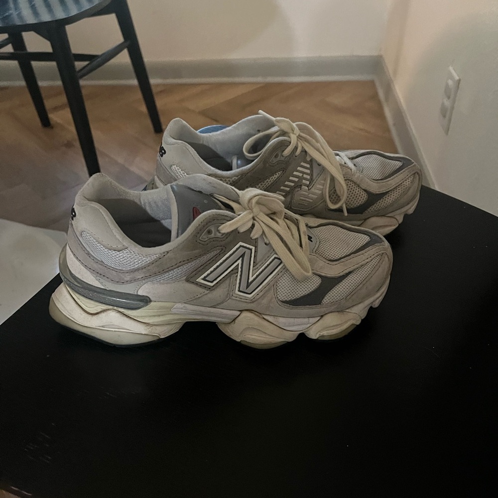 New Balance 9060 Sz Mens 6 Women 7.5